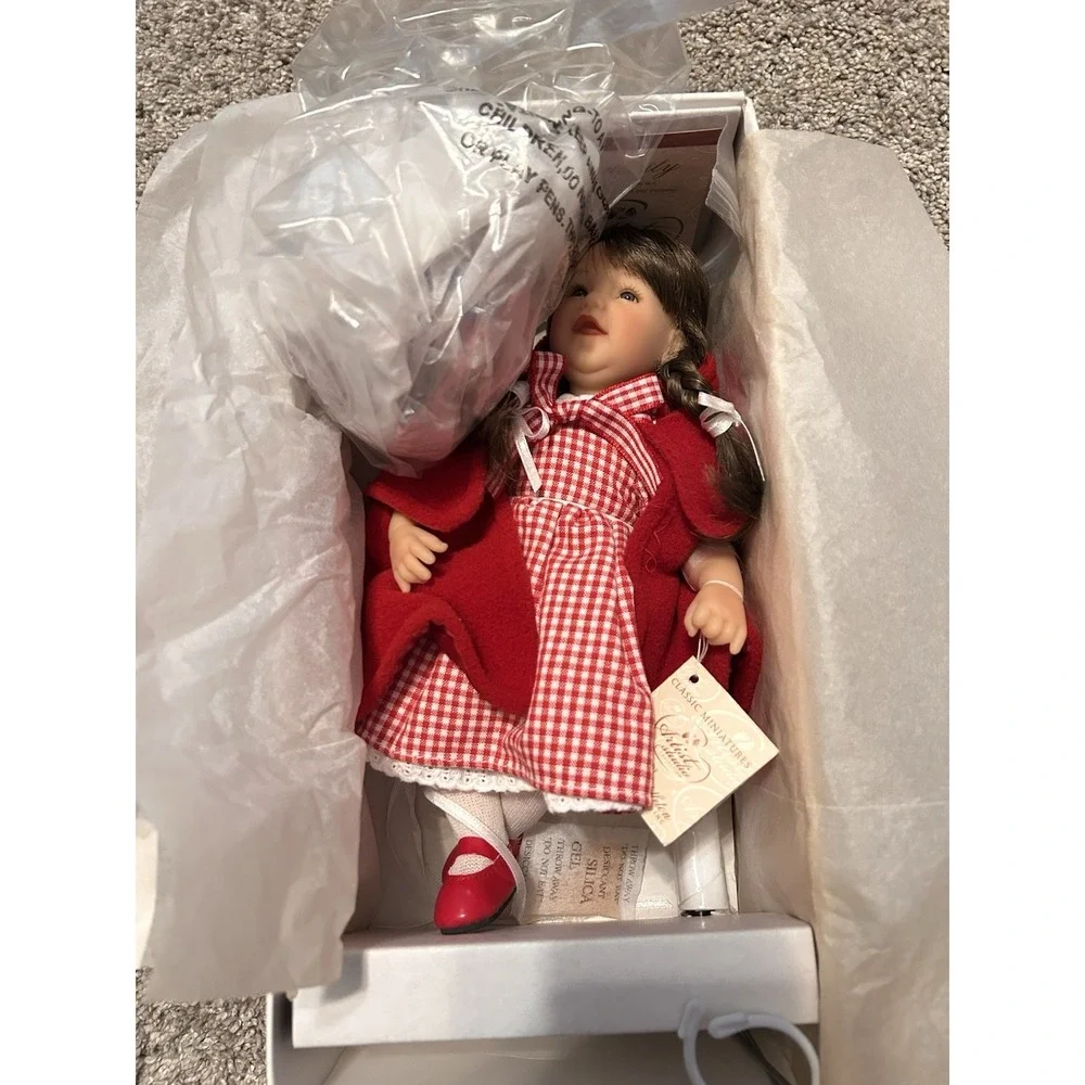 Lee Middleton Original Dolls Little Red Riding Hood 8in Vinyl Artist Doll COA